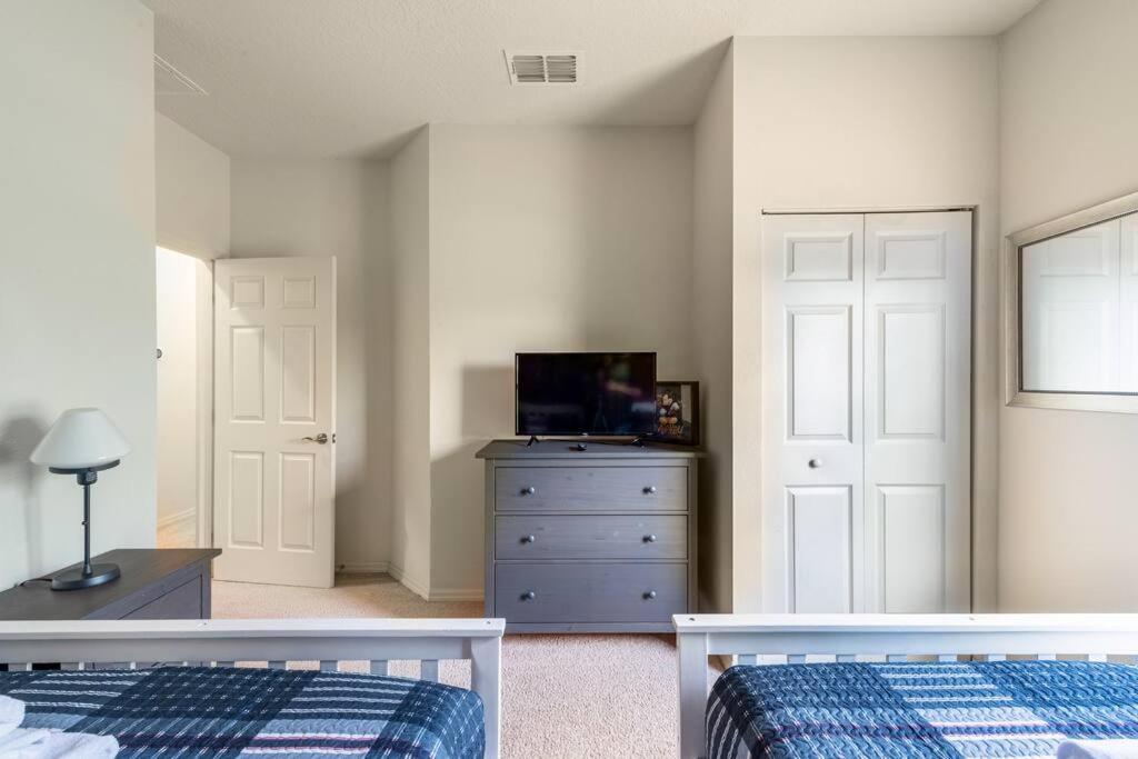 Super Comfy And Spacious 3 Bedroom 10 Minutes From Disney, With Major Shopping 4 Minutes Away Kissimmee Buitenkant foto
